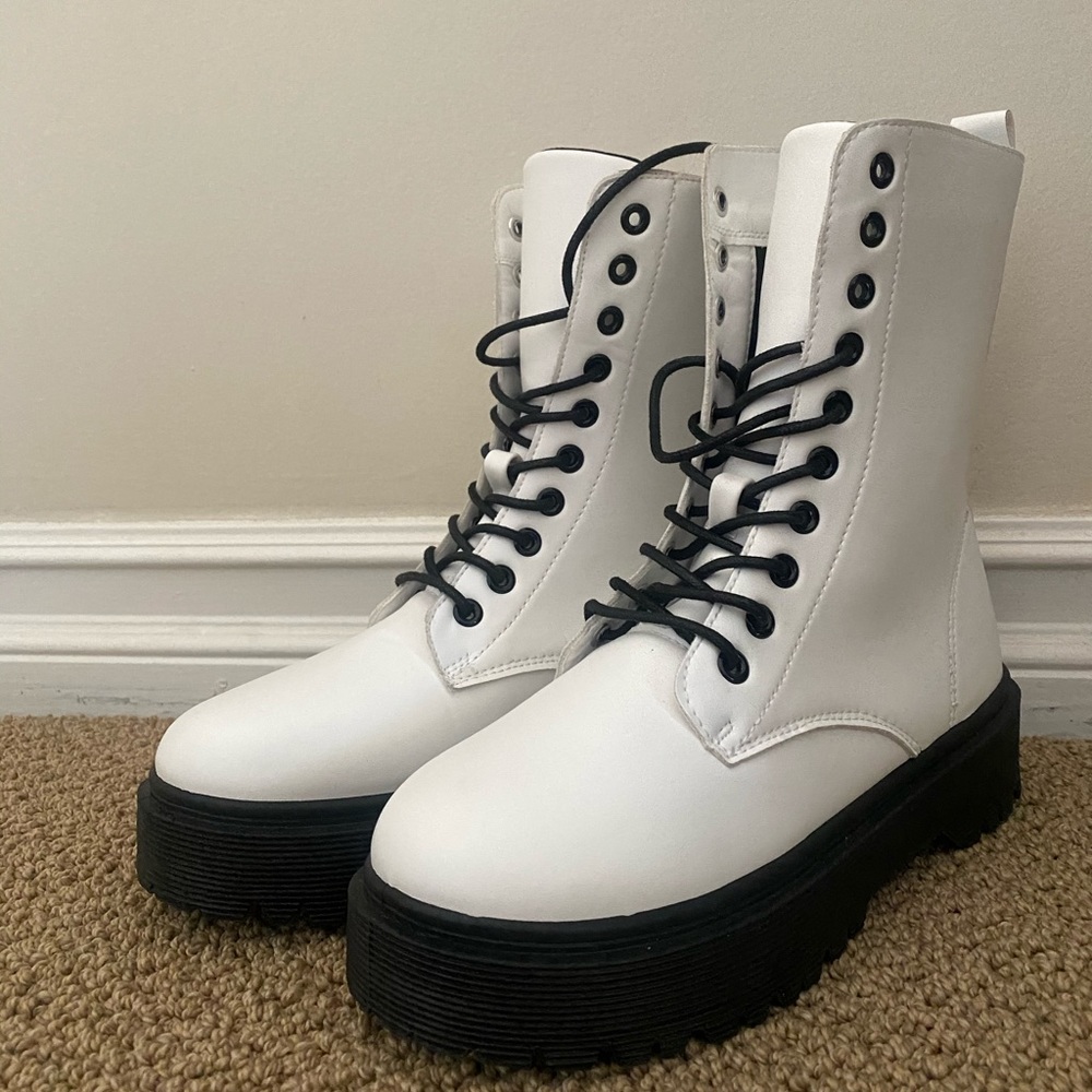 New Wild Diva Platform Boots